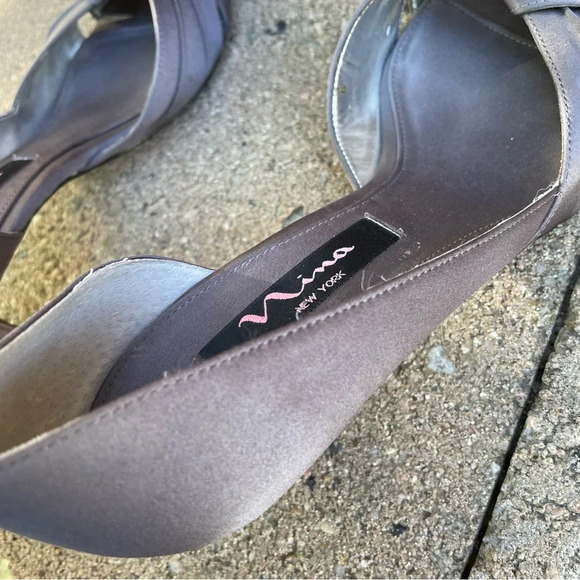 NINA Women’s Gray Satin Fabric Open Toe Heel Pump Size 7.5 - Picture 10 of 11
